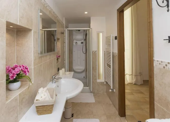 Sara Luxury 2 סורנטו